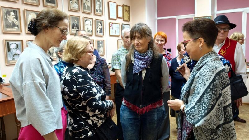 Экскурс В центре внимания экспозиция «Кабинет писателя»